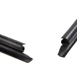 Seal between windshield bay and 2cv hood D8437