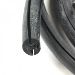 Window rubber seal with locking rim D1671