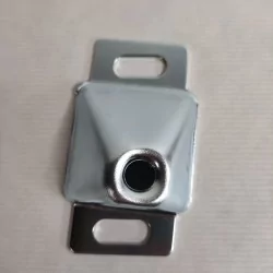 Right-hand rear bench latch...